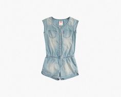 Embrace a timeless classic with Levi's Woven Romper! Created from Cotton Indigo Twill fabric, it gives comfort and durability. The sleeveless design and an elastic waistband ensure complete freedom during play, while the button closure and two chest pockets add to this romper's practical charm. Your little one's playtime just got a style upgrade! Twill romper Sleeveless cut Elastic waist Buttoned closure Two chest pockets Summer Playwear Tops With Elastic Waistband, Casual Tops With Elastic Waistband For Play, Light Wash Levis, Style Upgrade, Twill Fabric, Timeless Classic, Levi's, Elastic Waist, Rompers