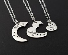 Three Personalized Sister Necklaces!  Three charm necklaces printed with "Big Sis" "Middle Sis" and "Little Sis" on bright silver chains make the perfect gift for you and your sisters.  The sister charms are made from zinc alloy and measure 26mm x 23mm (Big Sis), 24mm x 25mm (Middle Sis),  13mm x 14mm (Little Sis).  The chain is silver plated and measures 16" or 18" with a 1" extender.  Each necklace arrives in its own box.  To add additional initial discs, birthstone charms, and other accents t Sister Necklaces For 2, Sister Necklaces, Necklaces Big, Big Sister Necklace, Aesthetic Jewellery, Trio Necklace, Middle Sister, Bff Jewelry, Big Sister Gifts