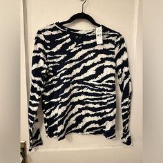 Loft Nwt Long-Sleeved Shirt. Navy Blue And White Zebra Pattern. 100% Cotton. Size X-Small. Blue Graphic Print Top For Work, Blue Graphic Print Top For Workwear, Blue Graphic Print Tops For Workwear, Casual White Long Sleeve Top For Work, Blue Graphic Print Workwear Tops, White Zebra, Spring Zebra Print V-neck Top, Navy Blue, Colorful Shirts