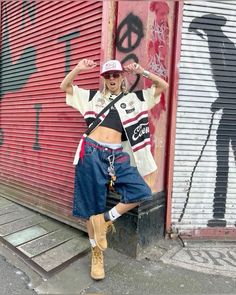 Timbs Outfits Women, 90s Streetwear Aesthetic, Timbs Outfits, Maisie Core, Random Outfits, Style Hacks, Fits Ideas, Baseball Jackets