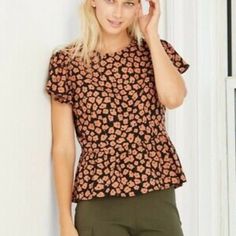 Who What Wear Black And Tan Floral Peplum Blouse With Short Flutter Sleeves Size Medium New With Tags Casual Fitted Floral Print Peplum Top, Casual Floral Print Peplum Top With Short Sleeves, Casual Peplum Top For Work, Black Fitted Casual Peplum Top, Casual Floral Print Peplum Top, Casual Peplum Blouse, Casual Fitted Peplum Top With Short Sleeves, Brown Floral Print Tops For Work, Brown Floral Print Tops For Workwear