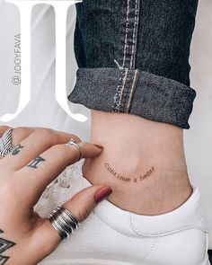 Tatuagem feminina delicada e inspirações Disney Tattoo, Aesthetic Tattoo, Feminine Tattoos, Simplistic Tattoos