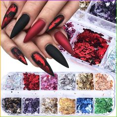 Whether you're looking for minimalist designs or daring colors, get inspired and start your year off with amazing New Year's nails. Maquillage On Fleek, Foil Nail Art, Nail Art Glitter, Daisy Nails, Nail Glitter, Foil Nails, Halloween Nail Art