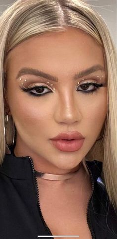 Black Celebrity Makeup Looks, Cute Makeup Looks For Concerts, Makeup Ideas Rave, Makeup Look With Diamonds, Disco Party Makeup Ideas, Daytime Party Makeup, Eye Make Up With Rhinestones, Make Up With Rhinestones Eye Makeup, Make Up Rhinestones Eye