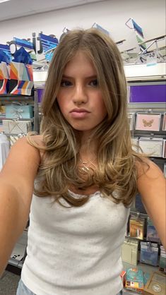 Light Brunette Layered Hair, Haircut Ideas Blonde Hair, Medium Length Hair With Lots Layers, Flicked Ends Hair, Cute Layers Haircuts, Prom Blowout Hair, Layered Chest Length Hair, Messy Blowout Hair, Summer Haircuts Medium Length