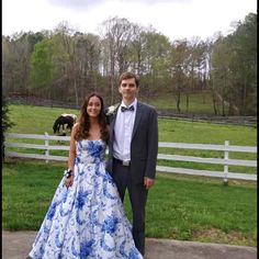 Sherri Hill Prom Dress, Only Worn Once, Hemmed To Fit 5’6 But Still Very Long, Form Fitting Sherri Hill Black Dress, Sheri Hill Dress, Gold Evening Gown, Flowy Prom Dresses, Sherri Hill Homecoming Dresses, Pageant Evening Gowns, Sherri Hill Prom Dress, Sparkly Prom Dress, Prom Dress Color