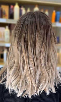 Medium Length Blonde Hair, Sombre Hair, Rambut Brunette, Ombre Hair Blonde, Brown Hair Balayage, Balayage Hair Blonde, Blonde Hair Looks, Brown Blonde Hair, Hair Colours