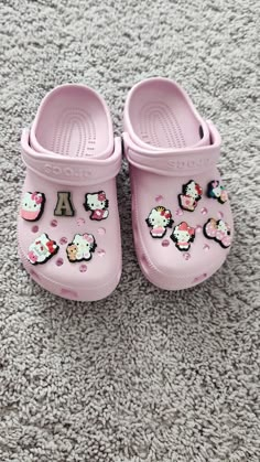 Pink Hello Kitty Crocs, Hello Kitty Croc Charms, Hello Kitty Crocs, Christmas Hand Painted, Vivienne Westwood Shoes, Crocs Pink, Pink Crocs