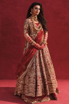 Raw Silk Maroon Pishwas for Pakistani Bridal Dresses is an embellished dress that gives a majestic bridal lehnga look at your big wedding. Fast Shipping Traditional Gown, Pakistani Bridal Lehenga, Anarkali Frock, Bridal Mehndi Dresses, Pakistani Bridal Dress, Traditional Gowns, Anarkali Lehenga, Bridal Dupatta, Raw Silk Fabric