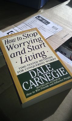 the book how to stop worrying and start living by dale carnegegge