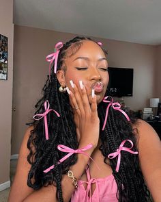 Mimi Ochoa (@_mimi_mako) • Instagram photos and videos Thick Bubble Braids, Pink Hair For Black Women, Headbands With Braids, Black Natural Braided Hairstyles, Hair Styles Ideas Black Women, Long Braids Styles, Long Braids With Color, Black Barbie Hairstyles, Mini Barbie Nari Hairstyles