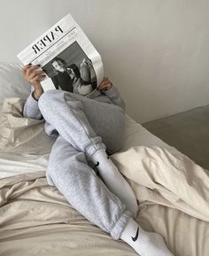 Aesthetic Night Routine, Night Routine Ideas, Victoria + Core, Sleep Aesthetic, Evening Aesthetic, Aesthetic Content, Luxury Bedding Set, Finding Purpose, Vogue Beauty