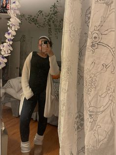 #winteroutfitideas #falloutfitideas #fallsweater #sweater #uggs #uggbootsforwomen #mirror #selfcare Fall Sweaters, Ugg Boots, Winter Outfits, Mirror