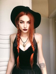 Witchy Hair, Cheveux Oranges, Search Google, Pigtail Braids, Red Wigs, Halloween Hair, Drag Queens, Gothic Beauty, Orange Hair