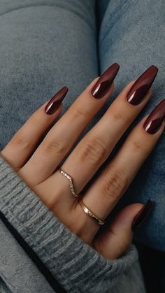 Discover trendy burgundy nail designs in dark red hues for a polished look From classy black and short French tips to chrome and acrylic short nails these elegant nail art ideas are perfect for your next manicure Boost your nail game with sophisticated burgundy nail designs.   #burgundynails #nailtypes #nail shape chart #nudenails #minimalistnails #frenchnails #winenails #winerednails #unghiebordeauxgel #redwinenails #unghiebordeaux Aggie Nails Designs, Acrylic Nails Ideas Dark Colors, Burgundy Red Nails Acrylic, Deep Red Nails Coffin, Wine Red Nails Coffin, Maroon Brown Nails, Black Nails With Red Chrome, French Tip Burgundy Nails, Classy Nails Dark