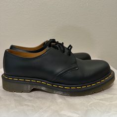 Dr. Martens Smooth Leather Oxford Shoes. Unisex Size 8m/9l. Like New Condition. Black Lace-up Dress Shoes With Lug Sole, Black Low-top Leather Work Shoes, Black Low-top Leather Shoes For Work, Classic Low-top Work Boots, Black Flat Heel Dress Shoes With Leather Footbed, Black Lace-up Dress Shoes With Leather Footbed, Black Low-top Oxfords With Leather Footbed, Black Low-top Workwear Boots, Classic Black Oxfords With Flat Heel