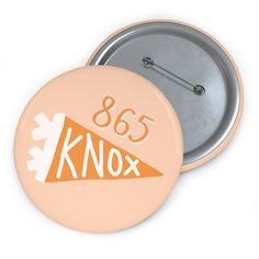 A custom gameday button with creative and unique artwork for University of Tennessee. Perfect to wear for gamedays to support the Tennessee Volunteers. These Custom Pin Buttons are made from metal, yet are lightweight and durable with a strong safety pin. They contain glossy scratch and have a UV resistant front. Game Day Buttons Football, College Football Gameday, College Football Tailgate, Sorority Buttons