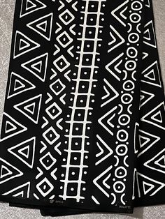 Our new collection of black and white African print fabric with bold, striking patterns is not only eye catching but very easy to work with. The fabric is 100% cotton and soft to the touch.  This high quality African wax print is ideal for clothing, accessories and any craft or sewing projects requirements. If you order more than one yard, we will cut multiple lengths purchases in a continuous length piece. However, please note that this fabric comes in bolts of 6yards.  Kindly note that we have African Patterns And Prints, Ankara Fabric Pattern, African Patterns Design, Ankara Print Pattern, African Motifs Pattern, Traditional African Fabric Patterns, Ankara Fabric African Textiles Patterns, Black And White African Art, Ankara Fabric African Textiles