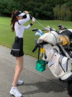 Country Club Aesthetic Outfits, Aesthetic Outfits Black, Women Golf Outfit, Caddy Girls, Cute Golf Outfits, Golfing Outfits, Country Club Aesthetic, Pinterest Cute