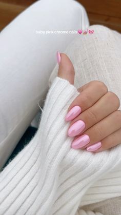 pink chrome nails Aesthetic Nails Chrome, Short Nails Pink Chrome, Baby Pink With Chrome Nails, Light Pink With Chrome, Fall Nail Designs Chrome, Baby Pink Nails Chrome, Bubblegum Pink Chrome Nails, Pink Bubble Bath Nails, Pink French Tip Nails With Chrome