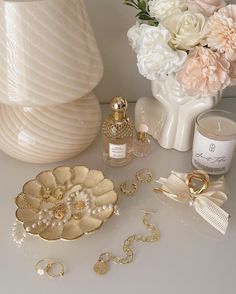 @ Aesthetic Vintage Photos, Ig Fillers, Pink Bedroom Accessories, Cosmetics Aesthetic, Blush Pink Bedroom, Feminine Room, Gold Room Decor, College Bedroom