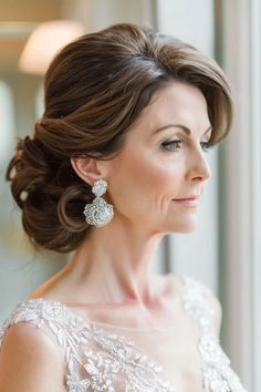 17 Simple & Stunning Hairstyles for the Mother of the Bride - NeedleStar Mob Updos Mother Of The Bride, Updo Hairstyles For Mother Of The Groom, Bob For Wedding Hairstyles, Up Dos For Mother Of The Bride, Long Hair Wedding Styles Mother Of Bride, Mom Hairstyles For Wedding, Hairstyles Wedding Medium Hair, Lady Hairstyles, Updo Hairstyles Mother Of The Bride