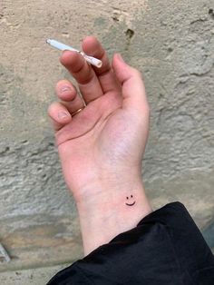 Ethereal Tattoos, Smiley Face Tattoo, Simple Hand Tattoos, Tato Henna, Soft Watercolor, Fotografi Vintage, Tattoo Women, Small Hand Tattoos