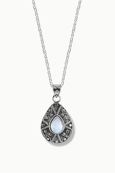 Your perfect companion for music festivals and bohemian wanderings, Desert Muse will be your new favorite.
#sivalya #necklace #moonstone #jewelry #sivalyajewelry Moonstone Jewelry, Music Festivals, Desert Rose, Moon Stone, Rainbow Moonstone, Gemstone Necklace, Layered Necklaces, Music Festival