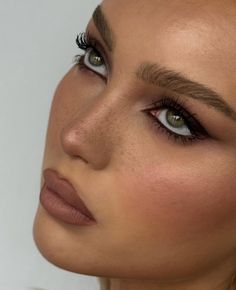 Formal Makeup, Glamour Makeup, Bella Thorne, Beauty Standards, Glam Makeup