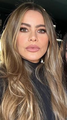 Sofia Vergara Nails, Sofia Vergara Hair Color Dark, Sofia Vergara Blonde Hair, Light Brown Ombre Hair, Vergara Sofia