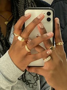 Rings On Black Women Hands, Gold Rings On Black Women, Rings Black Women, Gold Jewelry Black Women, Gold And Silver Jewelry Together, Gold Jewelry Rings, Gold Nugget Ring, Pretty Fits