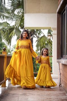 #motherdaughtergoals #momdaughter #daughtersday #fashion #fashionista #fashionable #fashionstyle #fashiontrend #fashiondesigner #boutiquepriyankasetia #labelpriyankasetia Mother And Daughter Dresses Indian, Party Wear Gowns Indian, Salwar Kameez Wedding, Dress Lehenga, Party Dress Inspiration, Mom Daughter Outfits, Daughter Outfits