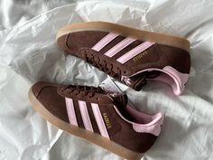 Brown And Pink Adidas, Pink And Brown Shoes, Pink And Brown Outfit, Addias Shoes, Pretty Shoes Sneakers, Shoes Outfit Fashion, Hype Shoes, Girly Shoes