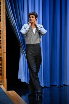 Jacob Elordi Style, Pancho Outfit, Saint Laurent Shirt, Kenny G, Jacob Elordi, Australian Actors, Baggy Clothes, Black Dress Shoes, Jimmy Fallon