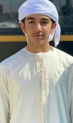 Pakistani Boys, Minimalist Fashion Outfits, Handsome Men Quotes, Prince Mohammed, New Photo Style, Handsome Arab Men, Men's Ethnic Wear, Islamic Dress