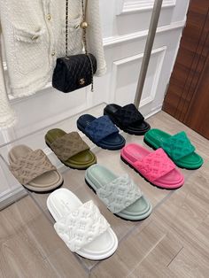 Luxury Bags Louis Vuitton, Aesthetic Louis Vuitton, Summer Sliders, Louis Vuitton Aesthetic, Balenciaga Aesthetic, Clothes Preppy, Telfar Bags, Louis Vuitton Pattern, Fits Summer