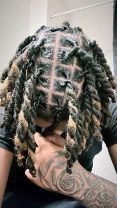 Dreadhead Styles Men, 4c Dreads Men, Dyed Locks Men, 2 Strand Locs Men, 2 Barrel Twist Dreads Men, 2 Strand Twist Locs Style Men, 4c Locs Styles, Dyed Dreads Men Tips, Hair Color Ideas For Locs