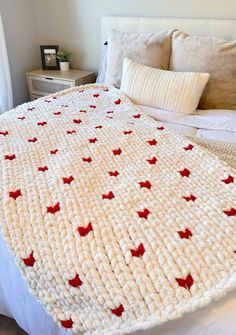 Chunky Crochet Blanket Aesthetic, Chunky Knit Blanket Christmas, Crochet Fluffy Blanket, Chunky Knit Blanket Designs, Chunky Crochet Blanket Pattern, Crochet Store, Hand Knitting Diy, Kitchen Ideas For Small Spaces, Chunky Crochet Blanket