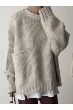 Oversize Pullover, Pull Oversize, Round Neck Sweaters, Oversized Pullover, Favorite Sweater, Samara, 가을 패션, Sleeves Pattern, Trendy Tops