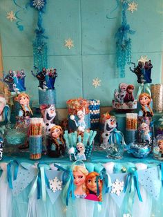 the table is decorated with frozen princess decorations