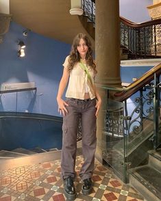 Cargo Brown Pants, Fall Style Trends, Platform Docs, Danielle Haim, Board Mood, Casual Chic Outfits, Fall Style Guide, Casual Leather Jacket, High School Outfits