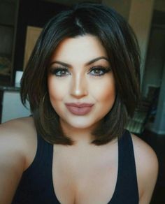 D I C A S H E N E 🌻 Cabelo Plus Size, Κούρεμα Bob, Haircuts Ideas, Round Face Haircuts, Bob Haircuts For Women, Short Bob Haircuts, Hair Dresser