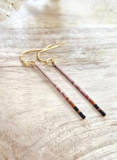 Matte black, matte rust, matte copper, and light frosted pink seed bead earrings, Lead/Nickel free hooks with rubber backs. 2 ¹/⁴ inches long. Choice of gold of silver finish. Return to shop 👇 https://wyldsparrowjewelry.etsy.com PLEASE MAKE SURE YOUR ADDRESS IS ENTERED CORRECTLY. IF YOU ARE DOING A GUEST CHECKOUT PLEASE PLEASE DOUBLE CHECK YOUR ADDRESS AND YOUR EMAIL. THANK YOU! *All feathers are cruelty free.  All hooks are lead and nickel free. All leather is genuine leather. *Please feel fre Handmade Minimalist Threader Earrings, Minimalist Adjustable Earrings With Tiny Beads, Minimalist Adjustable Wire Wrapped Beaded Earrings, Minimalist Beaded Drop Earrings, Minimalist Handmade Beaded Earrings For Everyday, Adjustable Minimalist Copper Earrings, How To Make Seed Bead Earrings, Earrings Western, Western Earrings