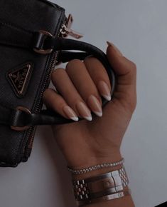 Neutral Nail Ideas Almond, Modern Manicure Ideas, Asymmetrical French Tip, Luxury Nails Classy, Engagement Nails, Nagellack Trends, Classy Nail Designs, Minimal Nails