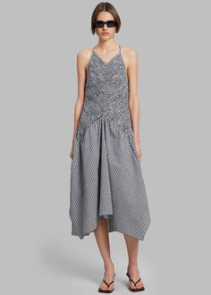 Proenza Schouler White Label Gingham Seersucker Smocked Dress - White/ – The Frankie Shop Seersucker Fabric, The Frankie Shop, Frankie Shop, Fitted Midi Dress, Black Halter Dress, Black Tank Dress, Button Up Dress, Smocked Dress, Gathered Skirt