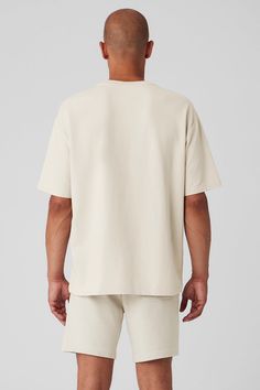 Think of the Double Take as a thicker, more substantial version of your favorite tee. The fit is a touch oversized (in a cool way, not a slouchy way) with slightly extended sleeves and a slightly extended hem. Wear it with baggy cargos, classic shorts or whenever you want to level up your look. Relaxed Fit Drop Shoulder T-shirt For Loungewear, Casual Alo Yoga Tops For Loungewear, Alo Yoga Casual Loungewear Top, Oversized Alo Yoga Tops For Loungewear, Alo Yoga Relaxed Fit Cotton Top, Sporty Oversized Alo Yoga Tops, Casual Solid Color Tops By Alo Yoga, Casual Alo Yoga Tops, Oversized Comfortable Everyday T-shirt