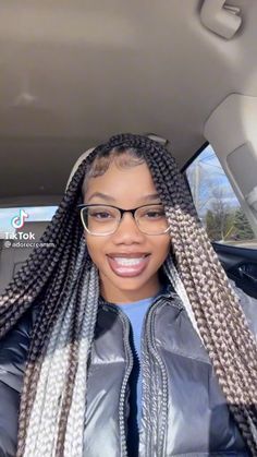 Small Knotless Box Braids With Peekaboo Color, Grey Peekaboo Knotless Braids, Grey Knotless Braids For Black Women, Black And Grey Peekaboo Braids, Silver Peekaboo Braids, Grey Peekaboo Braids, Peakaboobraids Black And Blonde, Knotless Braid Color Combo Ideas, Silver Knotless Braids