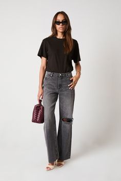 Black Straight Jeans Outfit, Black Straight Jeans, Rollas Jeans, Straight Jeans Outfit, Shanina Shaik, Pocket Stitching, Jeans Outfit, Models Off Duty, Profile Design