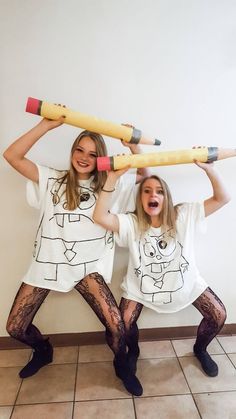 Spongebob Theme Rave Outfit, Spongebob Squarepants Costume Diy, Pearl Halloween Costume Spongebob, Doodle Bob Halloween Costume, Spongebob Theme Party Costume, Sponge Bob Outfits, Spongebob Dress Up Party, Spongebob Theme Outfit, Spongebob Halloween Costumes Diy