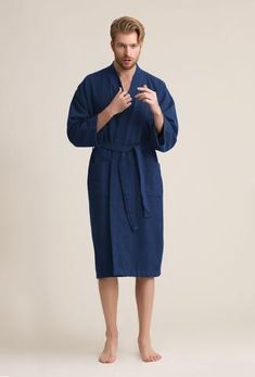 Men's Robes - www.towelnrobe.com Men Spa, Man Jacket, Bathrobe Men, Men's Robes, Men Love, Spa Design, Navy Man, Waffle Weave, A King